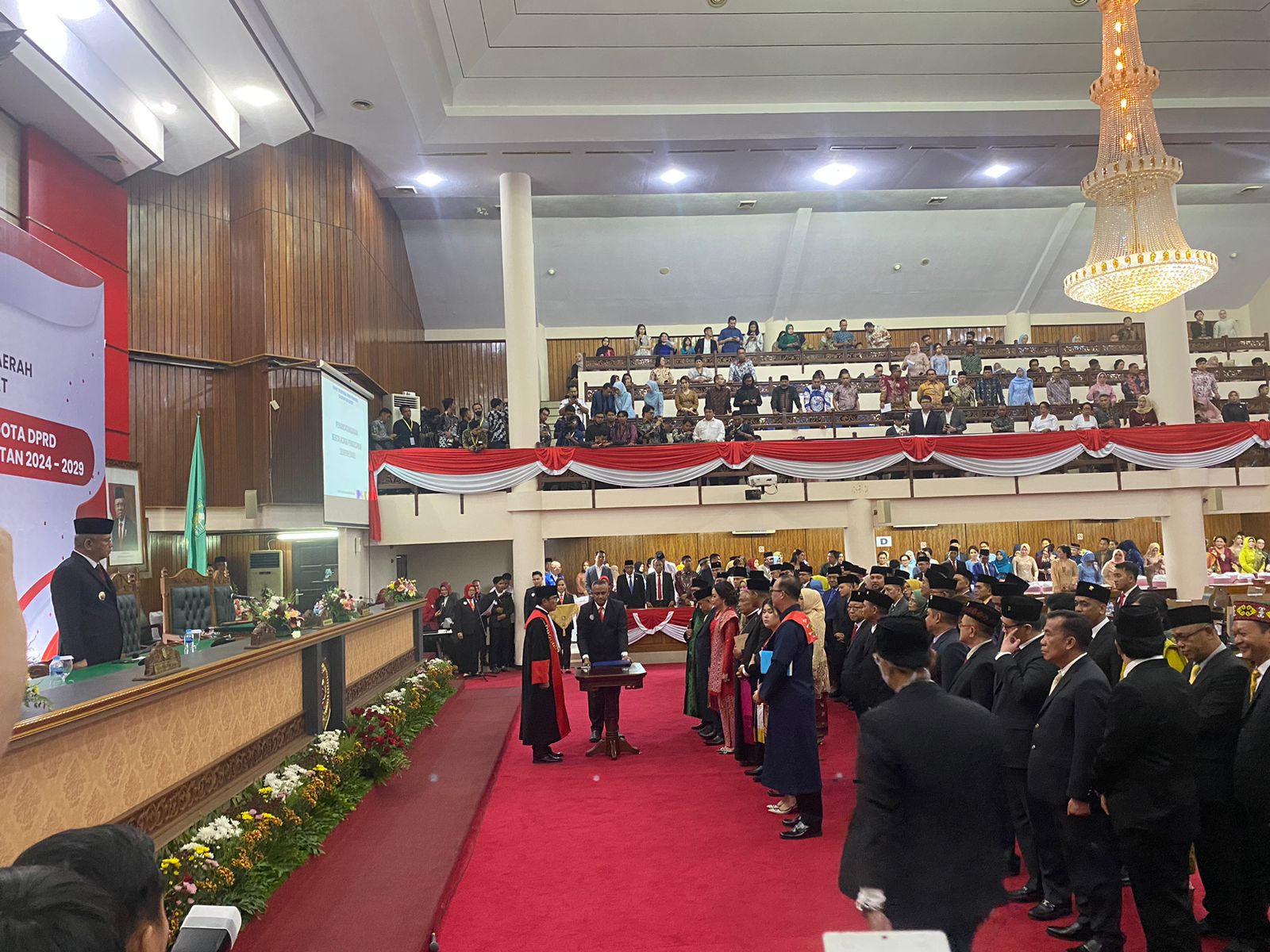 65 Anggota DPRD Provinsi Kalbar Resmi Dilantik, Janji Perjuangkan Aspirasi Masyarakat