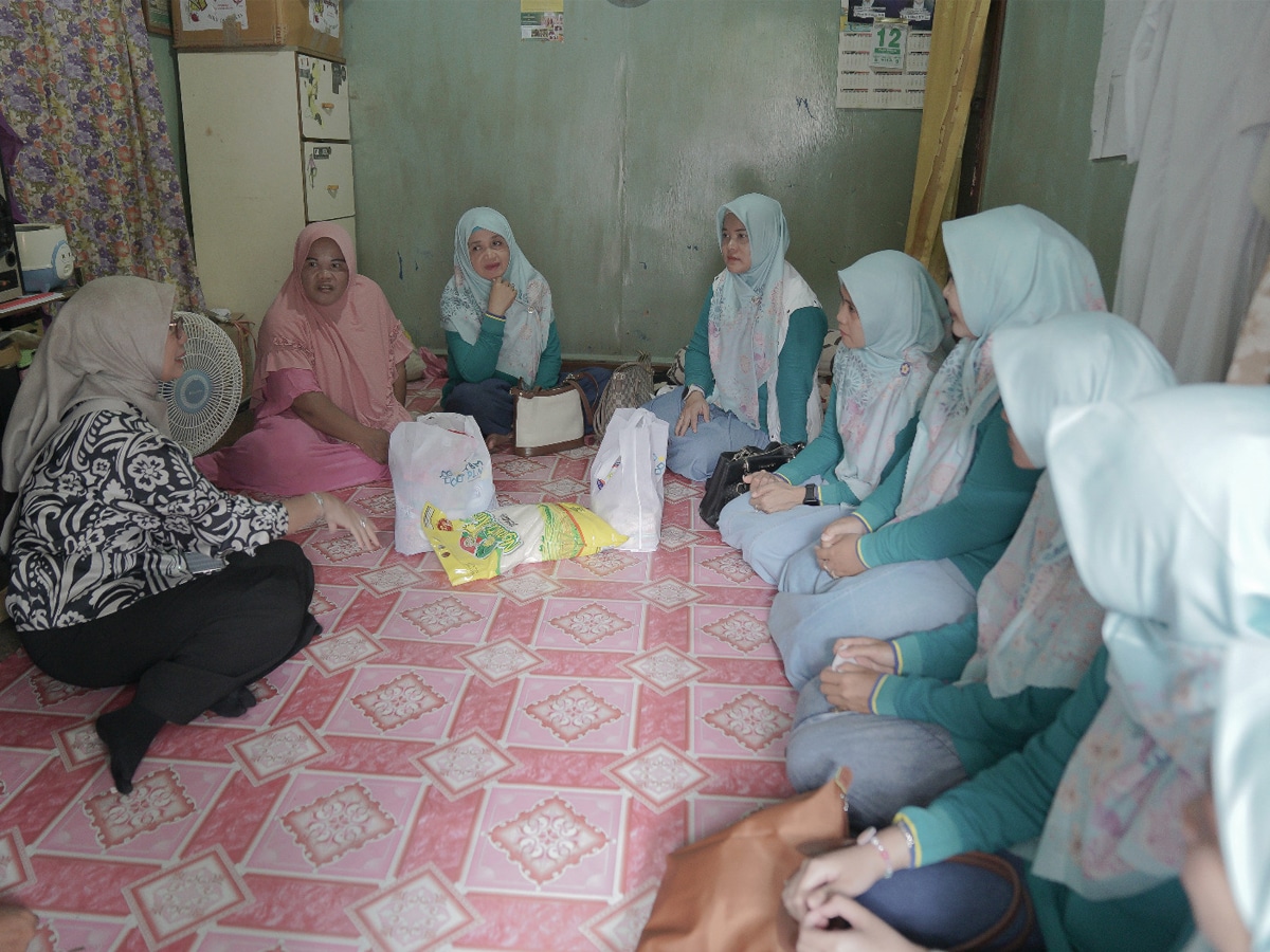 PLN Bersama Dinsos Pontianak Bagikan Sembako untuk Kaum Dhuafa dan Disabilitas