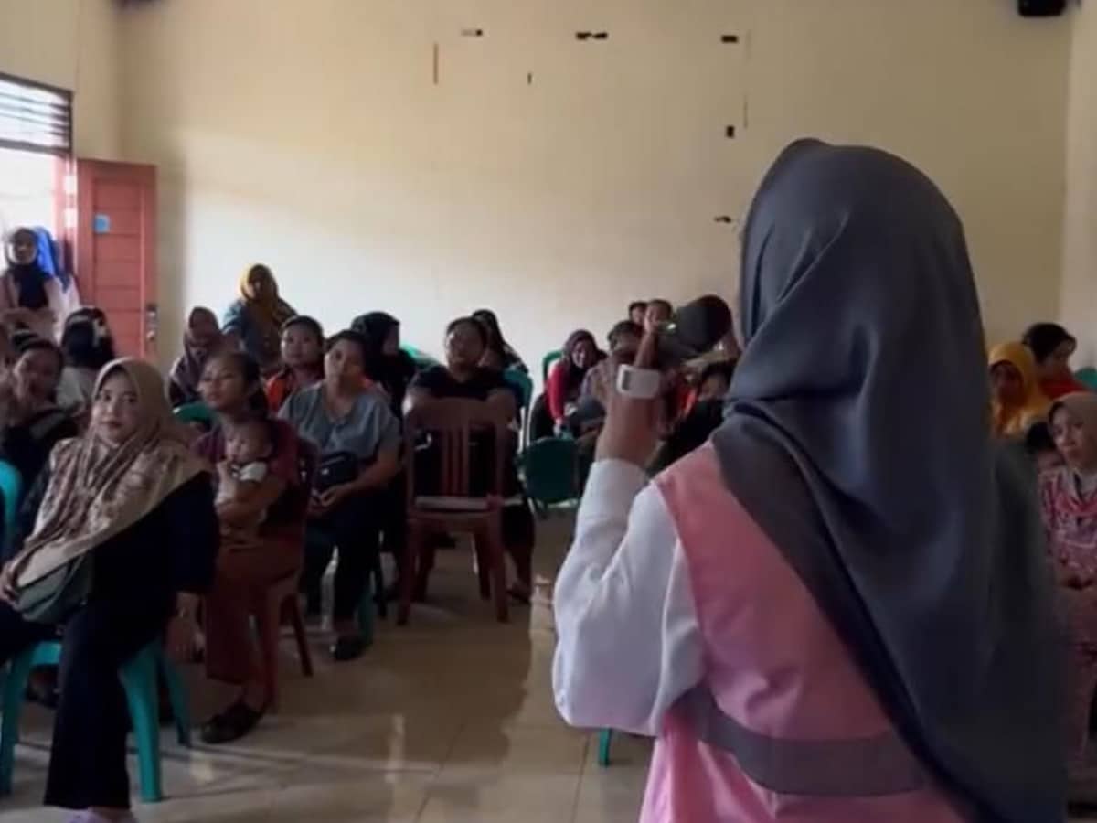 PLN Gelar Edukasi Kelistrikan di Desa Tayan untuk Peringati Hari Pelanggan Nasional 2024