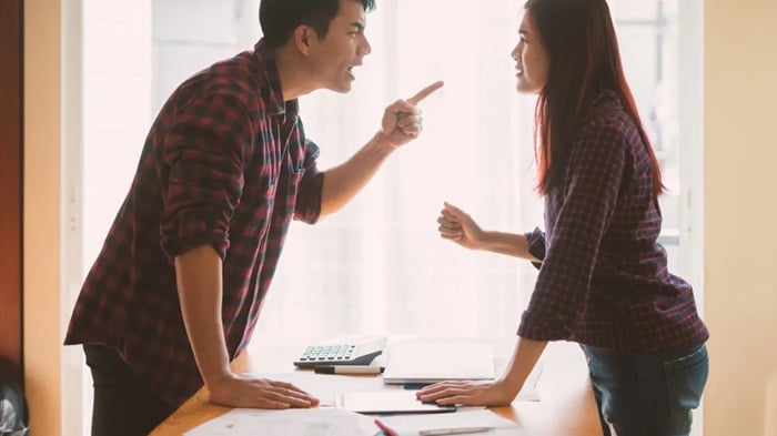 Waspada! Kenali Tanda-tanda Pasangan Red Flag