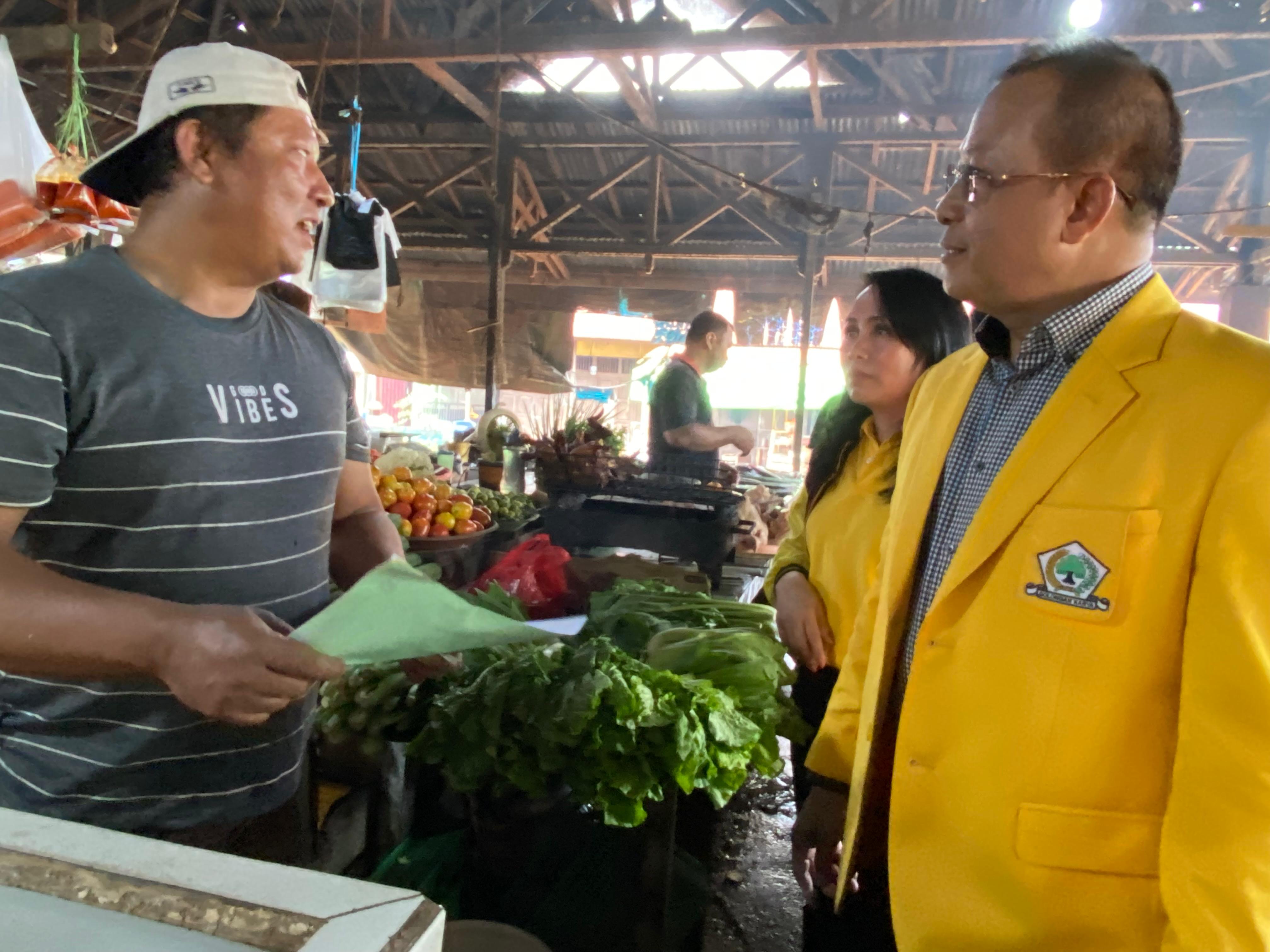 Kunjungi Pasar Sayur Meliau, Bang Didi Dengar Curhatan Pedagang