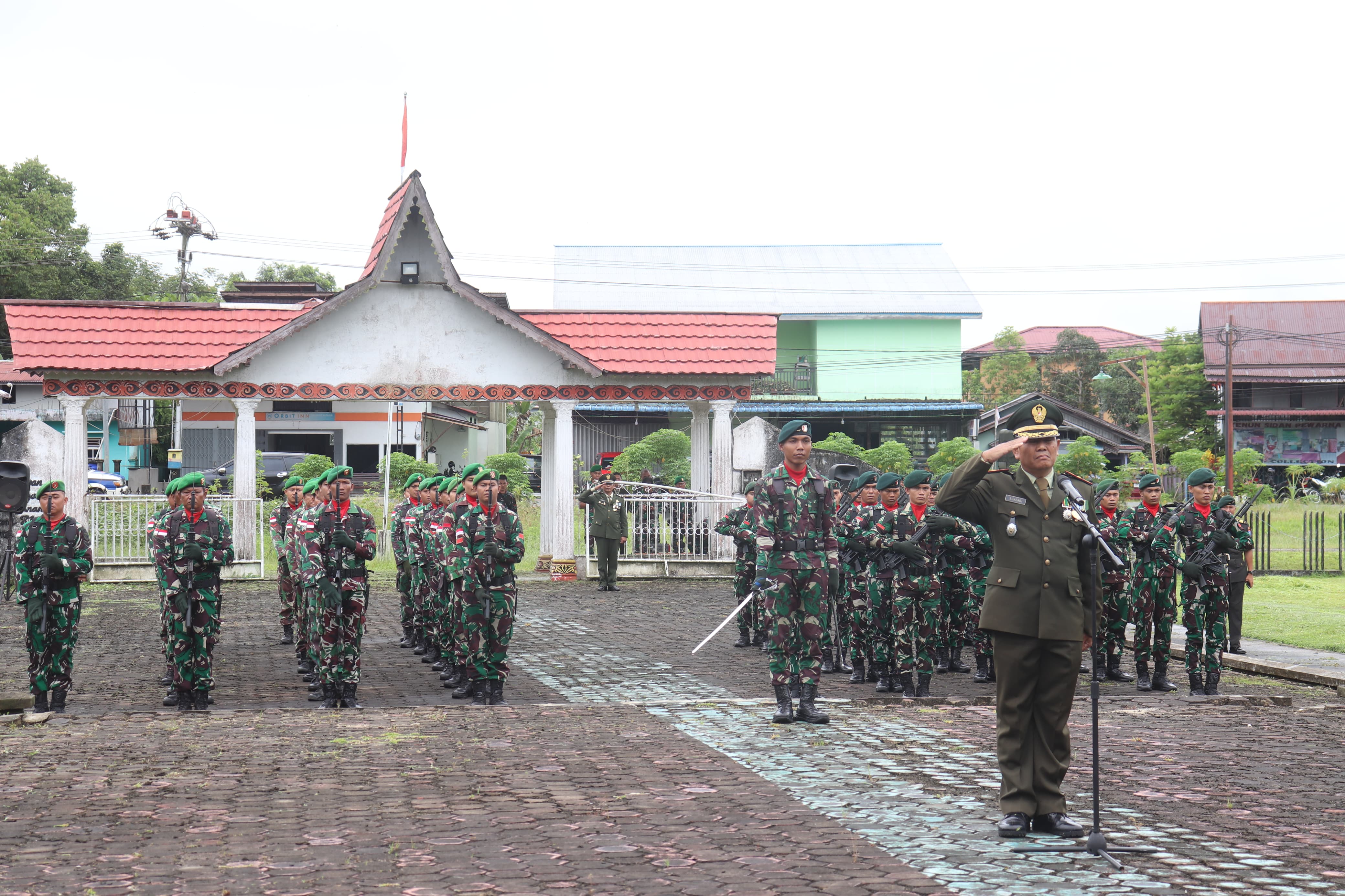Jelang HUT TNI ke-79, Kodim Putussibau bersama Yonif 644/WLS Ziarah TMP Manalo Marajuang
