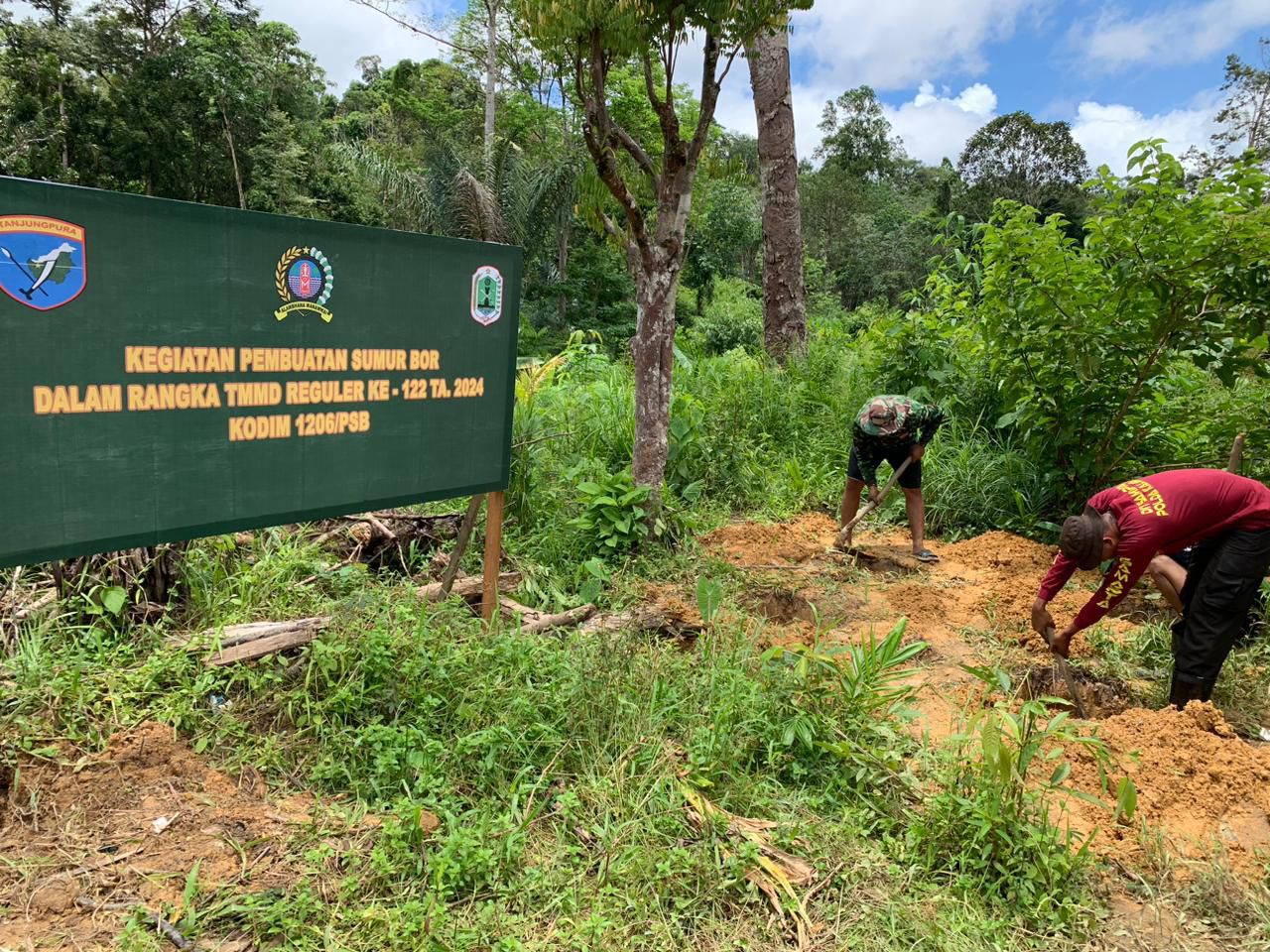 Satgas TMMD Reguler ke-122, Kodim Putussibau Laksanakan Pembuatan Sumur Bor di Desa Selaup