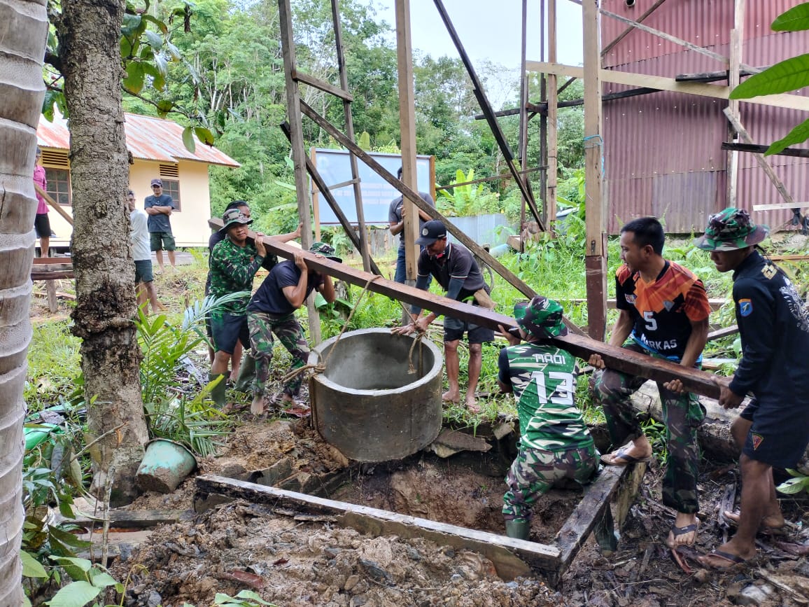 TMMD 122 di Desa Selaup, Kodim Putussibau Lanjut Pembuatan MCK Untuk Masyarakat