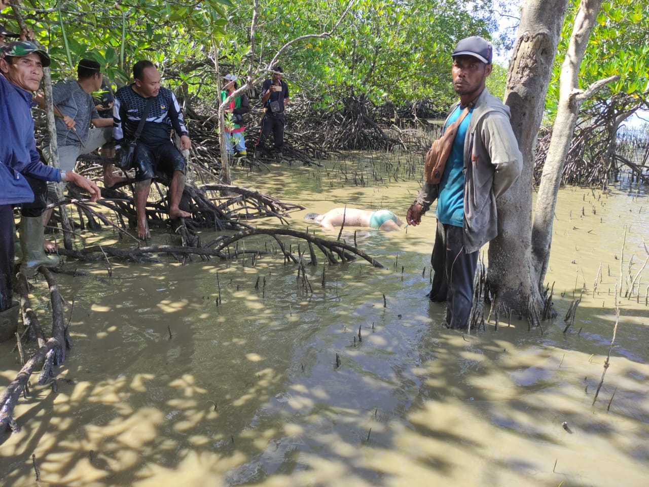 Warga Ketapang Digegerkan Penemuan Mayat Kakek di Hutan Bakau Bibir Pantai Tanjung Baik Budi