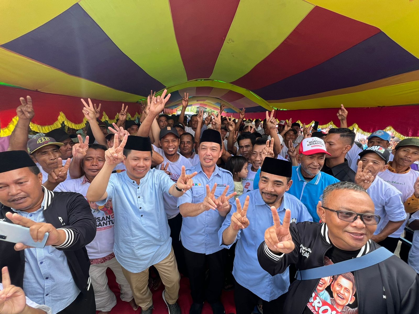 Membludak! Ribuan Warga Teluk Keramat Sambut Norsan-Krisantus