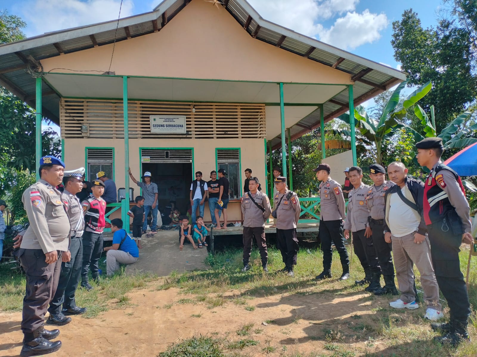 Polres Kapuas Hulu Amankan Kampanye Paslon Bupati dan Wakil Bupati Nomor Urut 2 di Desa Tangai Jaya Mentebah