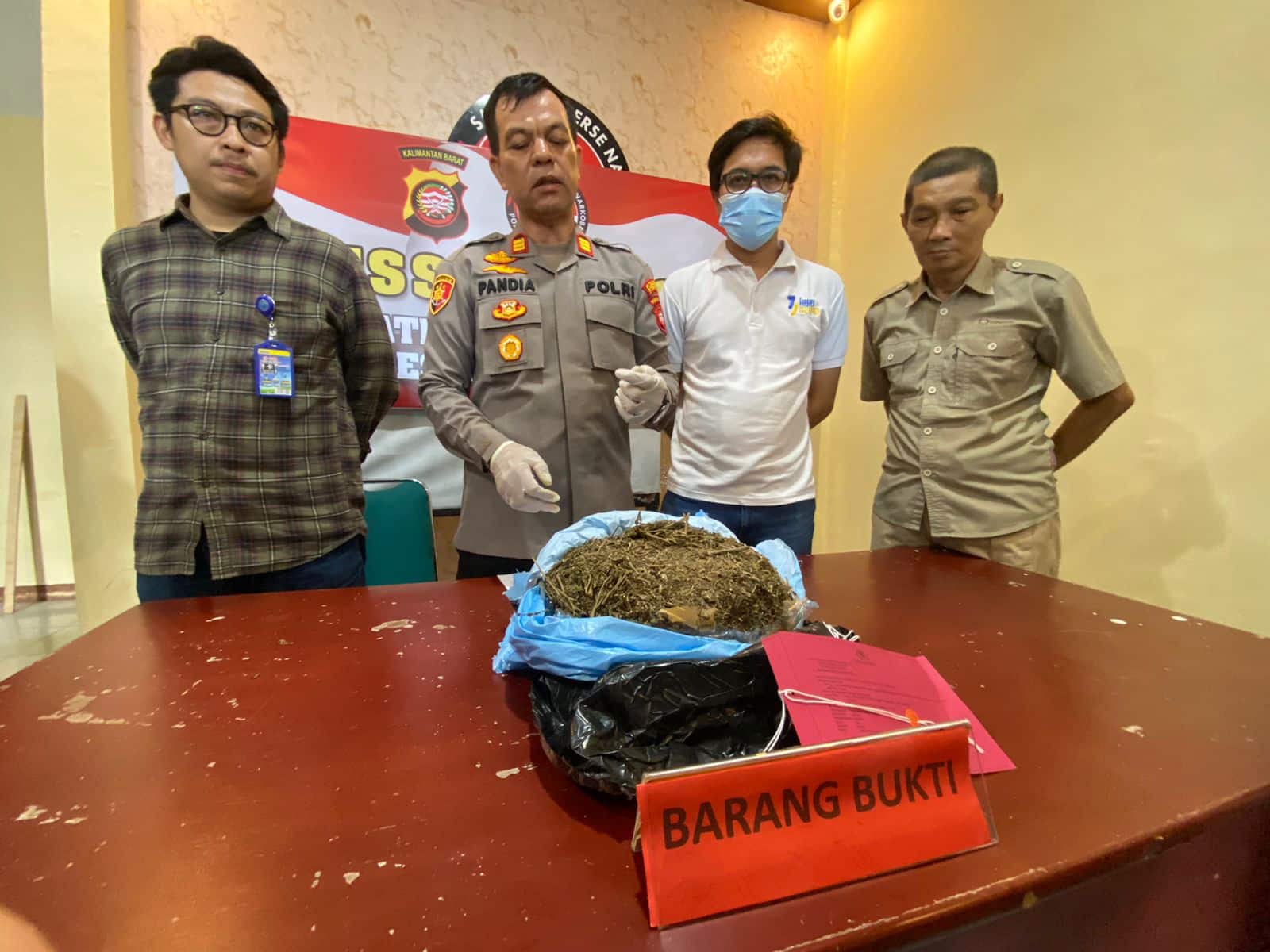 Gagal Terima Upah Rp 4 Juta, Polisi Tangkap Kurir Ganja di Barber Shop Pontianak