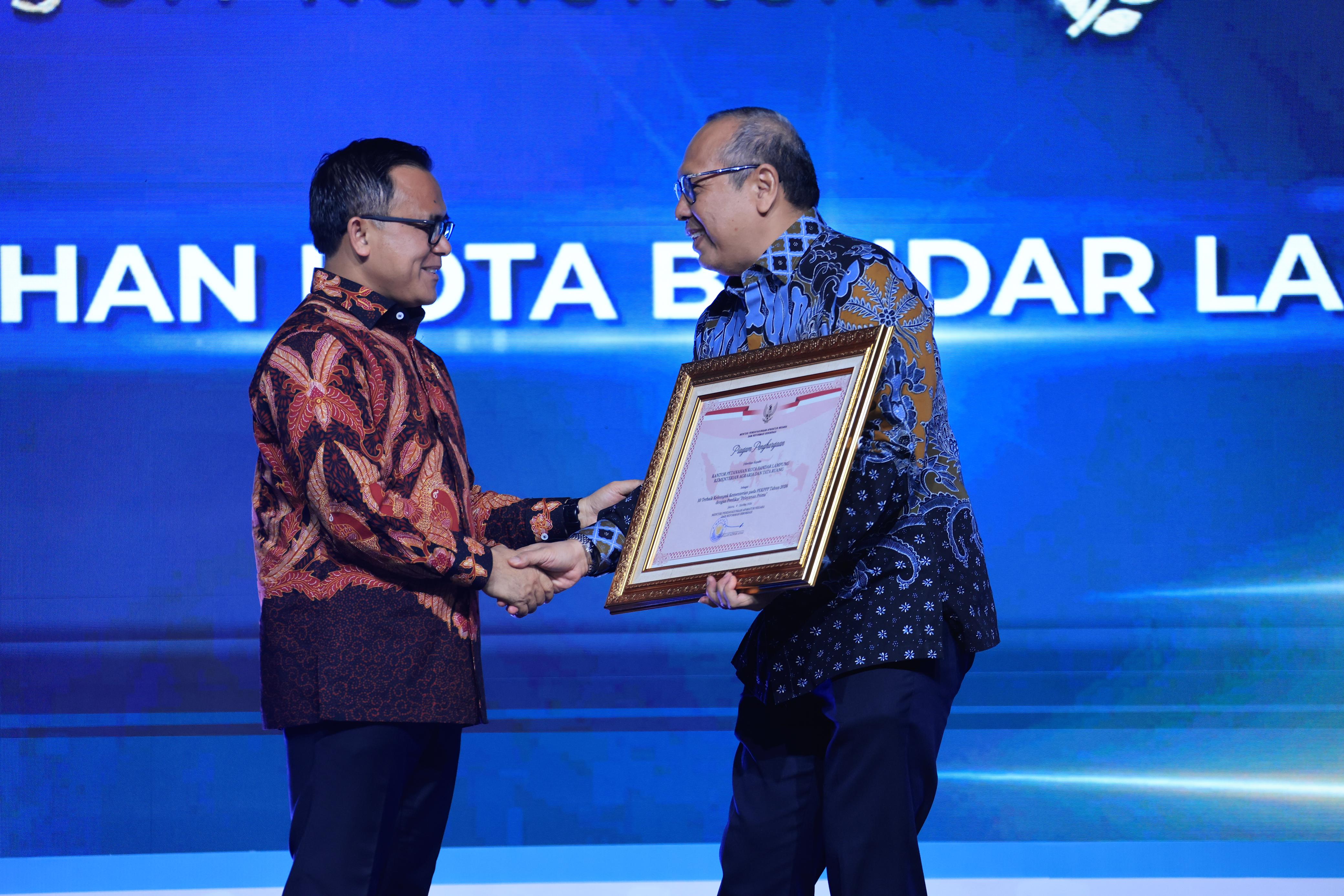 Selenggarakan Pelayanan Publik yang Prima, Kementerian ATR/BPN Raih Dua Penghargaan dari Kementerian PAN-RB