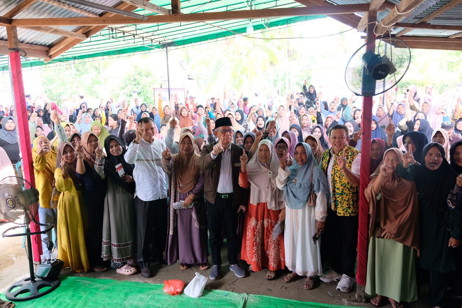 Emak-emak Desa Pasir Mempawah Siap Menangkan Midji-Didi di Pilgub Kalbar 2024