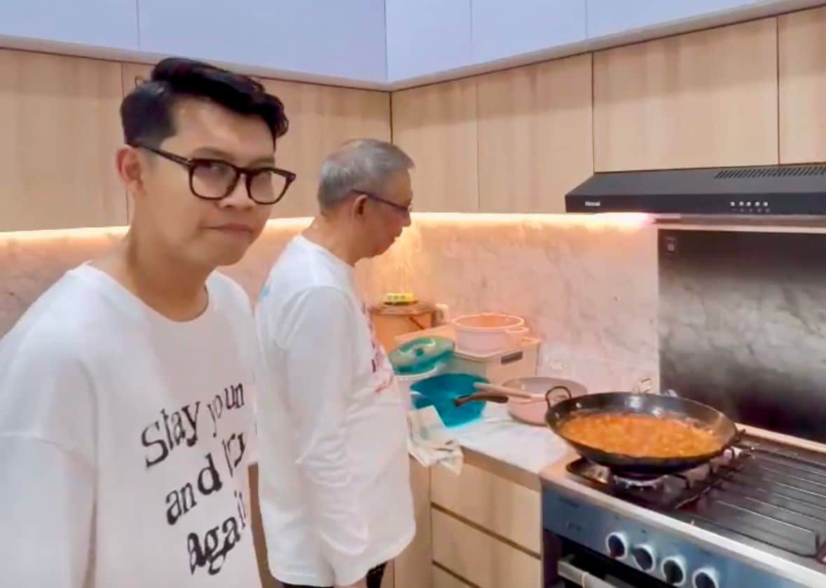 Sutarmidji Jawab Tantangan YouTuber Hobby Makan Masak Sambal Udang Serai Khas Mempawah