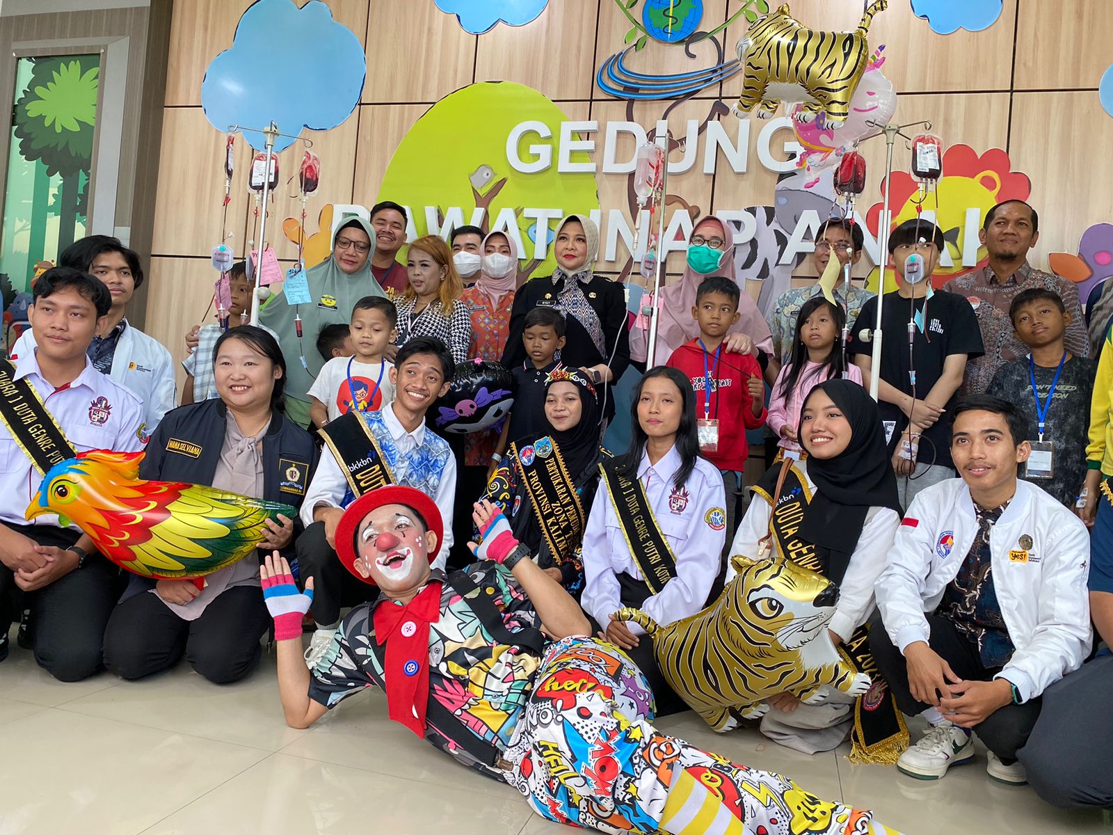 Windy dan Pemuda Kalbar Berbagi Ceria Bersama Anak Pejuang Kanker dan Thalasemia