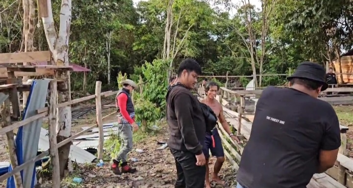 Satreskrim Polres Kapuas Hulu Bongkar dan Bakar Lokasi Judi Sabung Ayam di Penemur Boyan Tanjung
