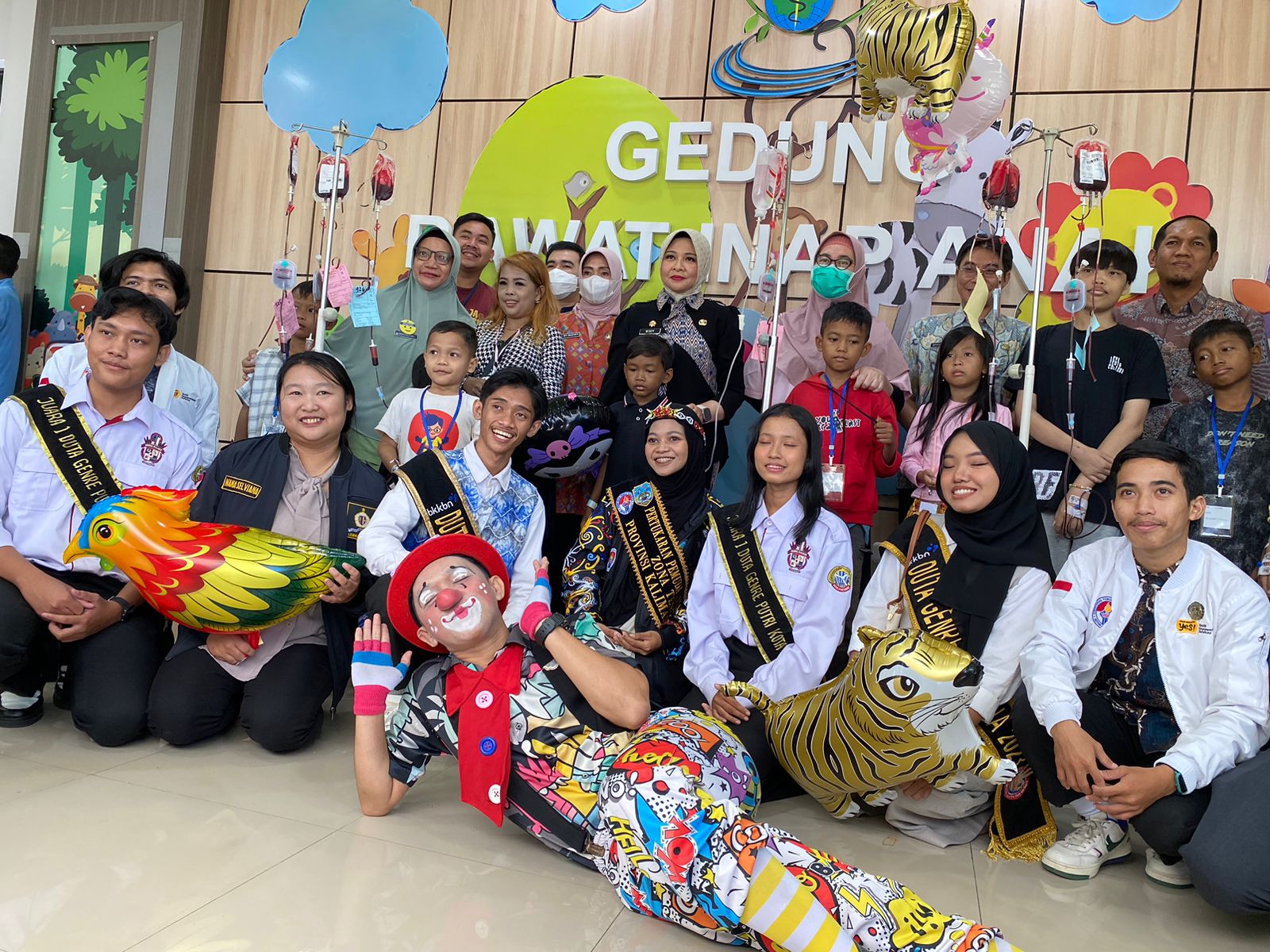 Pj Ketua TP PKK Kalbar Bagikan Kado untuk Anak Penyandang Thalasemia dan Pejuang Kanker