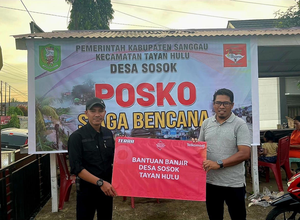 Telkomsel Sigap Bantu Masyarakat Terdampak di Desa Sosok Tayan Hulu Kabupaten Sanggau