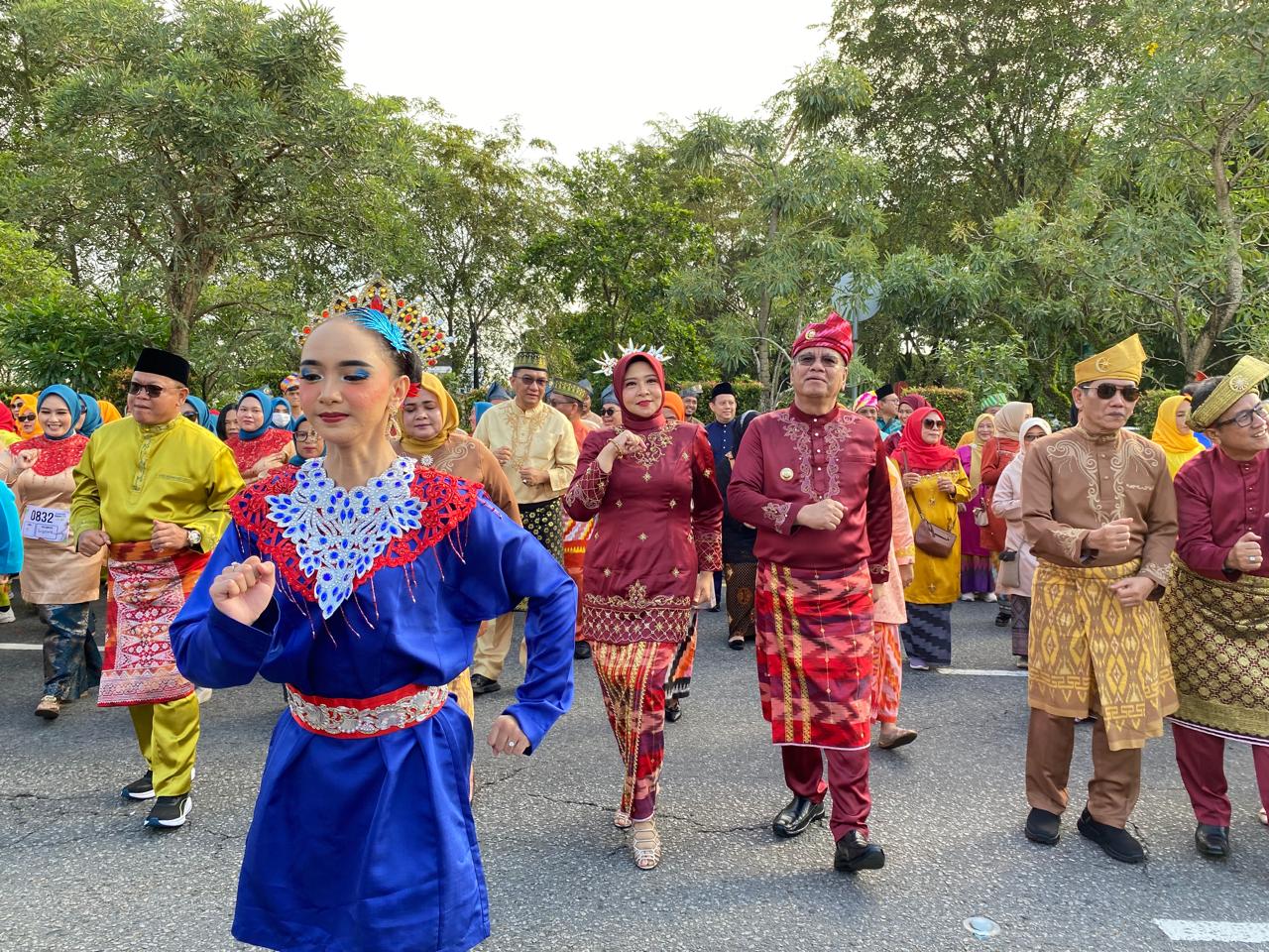 Pecahkan Rekor MURI, Kadisporapar Kalbar Dorong Tari Jepin Masal di Pontianak Masuk KEN