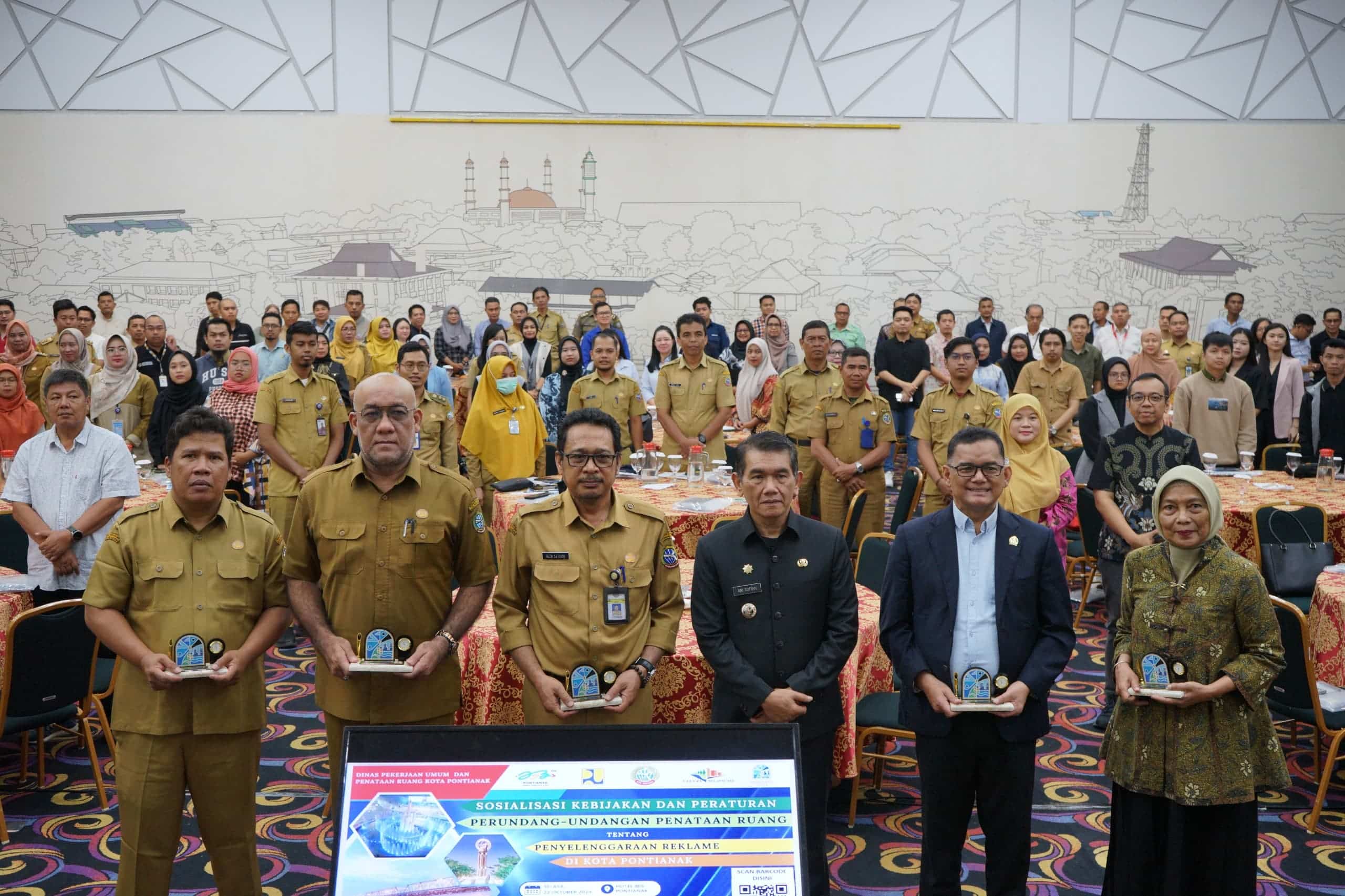 Sosialisasi Kebijakan dan Peraturan Penyelenggara Reklame di Kota Pontianak
