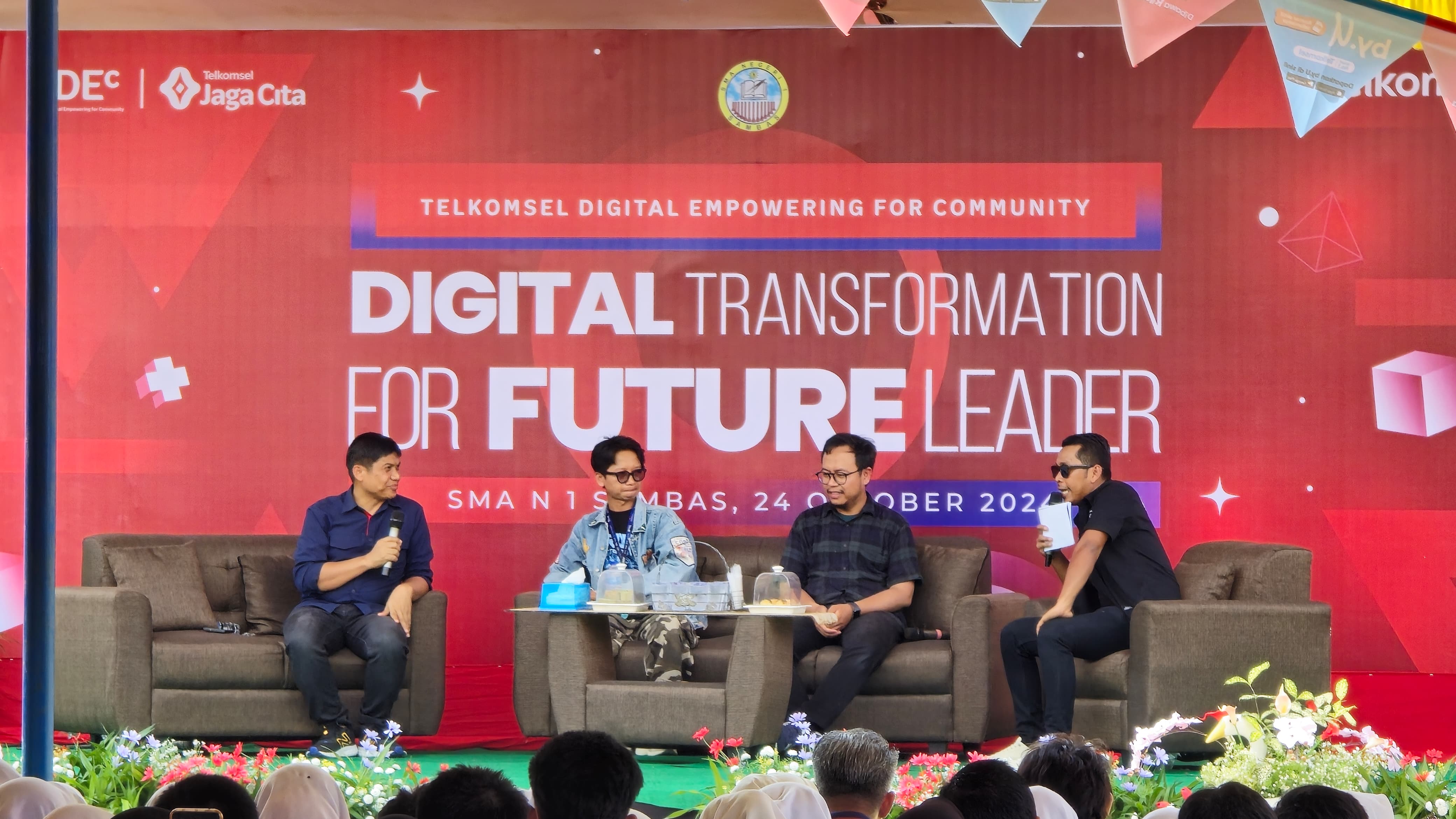 Telkomsel Digital Empowering for Community Hadir di SMAN 1 Sambas