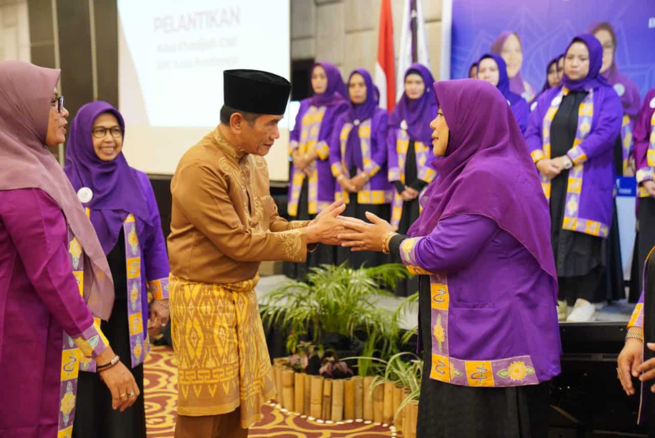 Pj Wako Hadiri Pelantikan DPD Alisa Khadijah ICMI Kota Pontianak 2024 - 2029