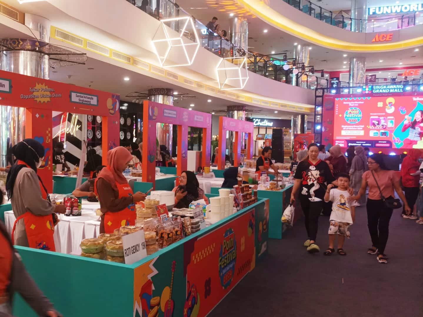 Telkomsel Gelar Poin Festival Roadshow di Singkawang, Pelanggan Bisa Bawa Pulang Motor