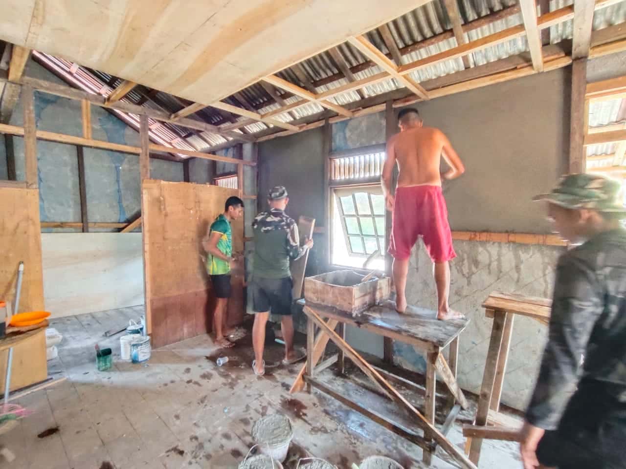 Satgas TMMD Kodim Putussibau Terus Kebut Pengerjaan RTLH