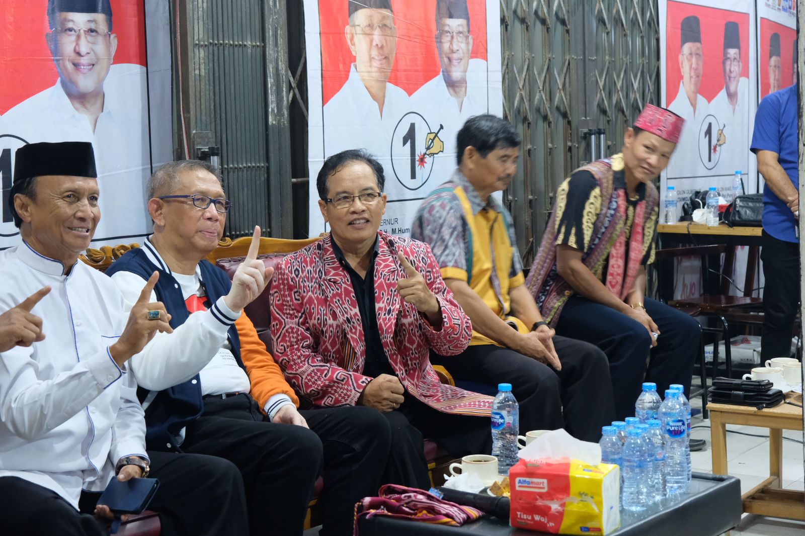 Tak Pernah Ada Guncangan SARA Selama Memimpin, Tokoh Dayak Sintang Sebut Midji Pemimpin Semua Kalangan