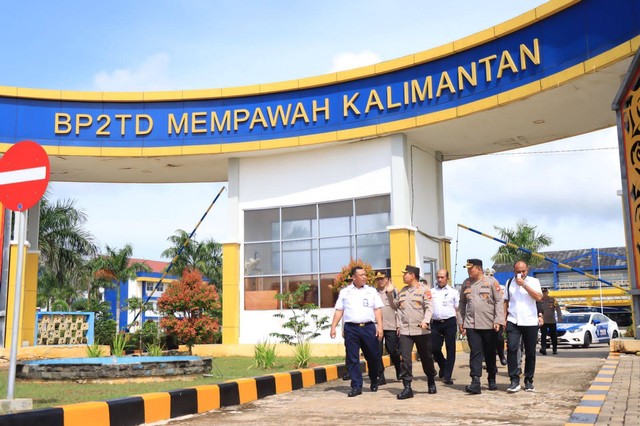 Ini Rincian Dugaan Aliran Uang Korupsi Erry ke Ria Norsan, Termasuk Untuk Membeli Karpet Masjid Agung Al-Falah Mempawah