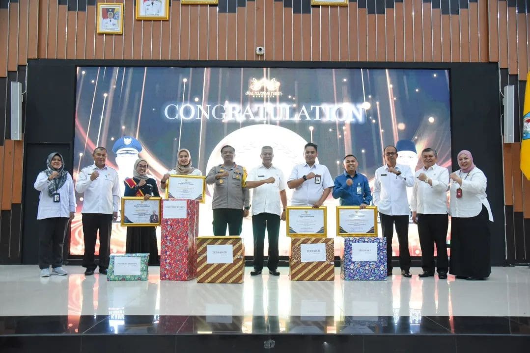 Pemkab Beri Penghargaan Loket dan Petugas Terbaik MPP Kubu Raya