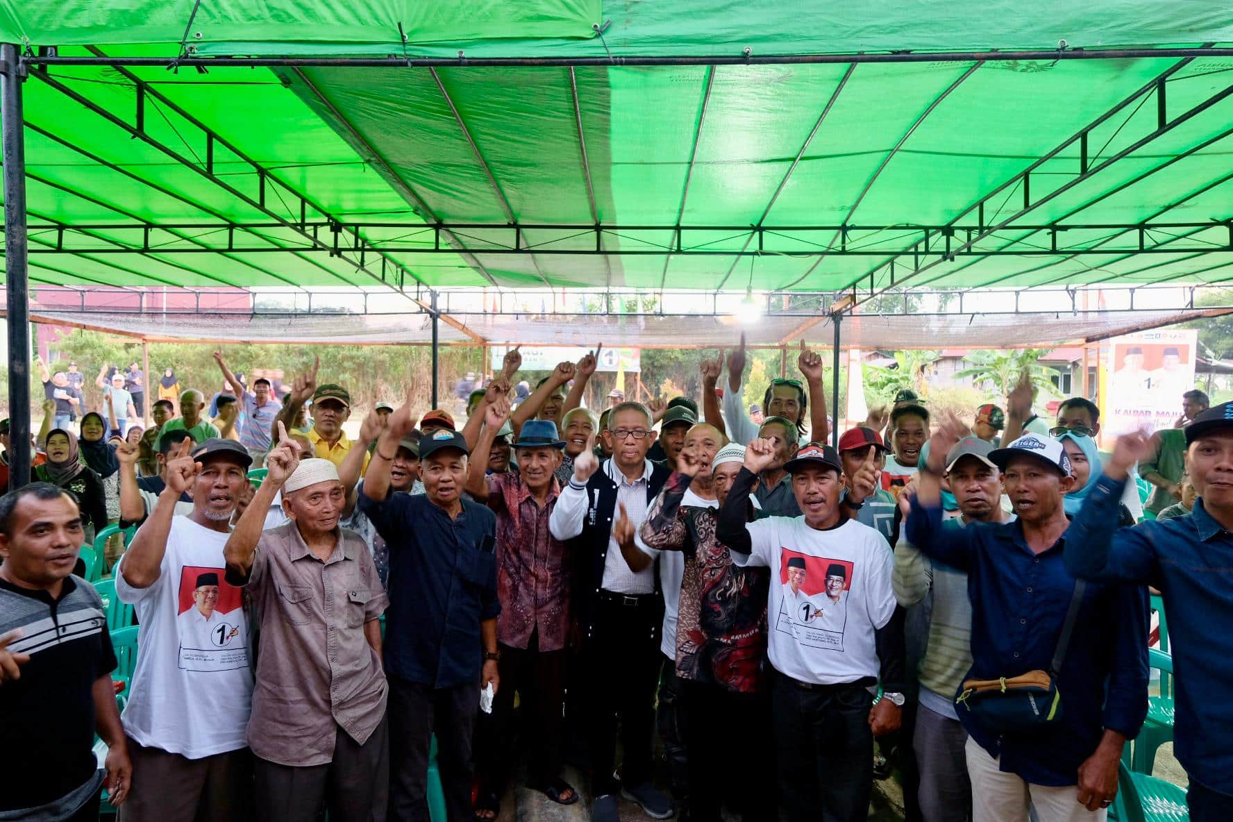 Rasakan Pembangunan Era Sutarmidji, Masyarakat Semitau Kompak Beri Dukungan Untuk Midji-Didi