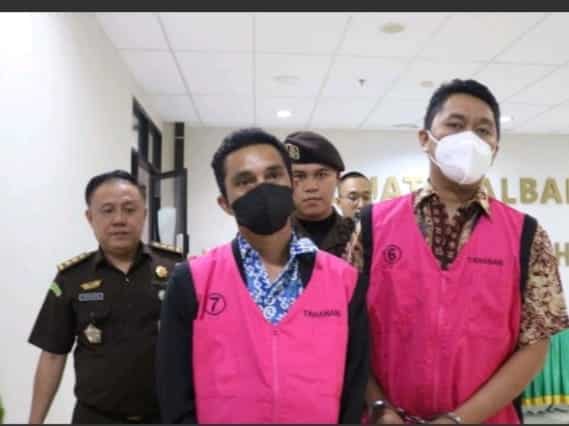 Kejati Kalbar Tahan Dua Tersangka Kasus Tipikor Penggelapan Dana Bok UPTD Puskesmas Ella Hilir Melawi