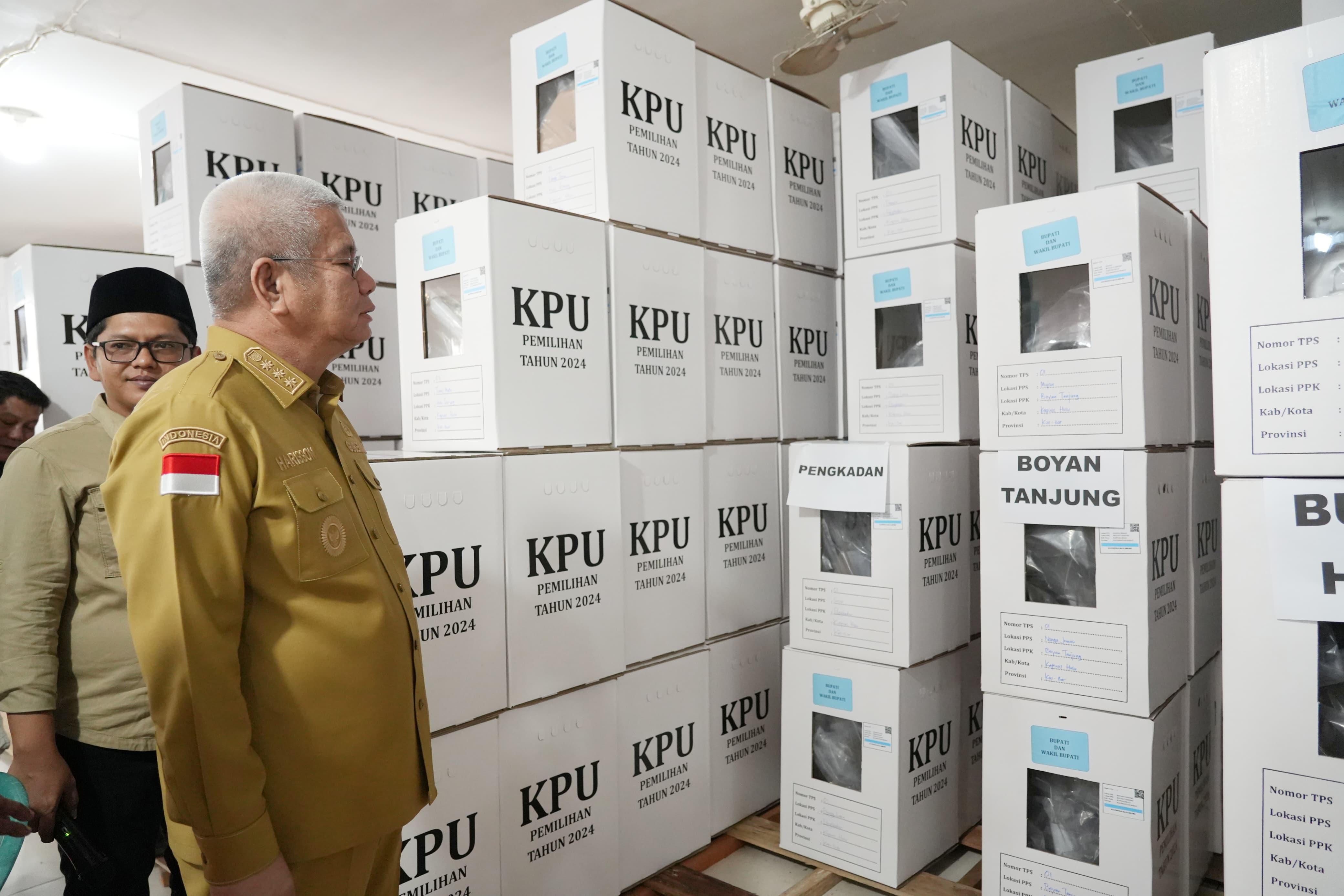 Jelang Pilkada 2024, Pj Gubernur Harisson Tinjau Kesiapan Logistik KPU Kapuas Hulu