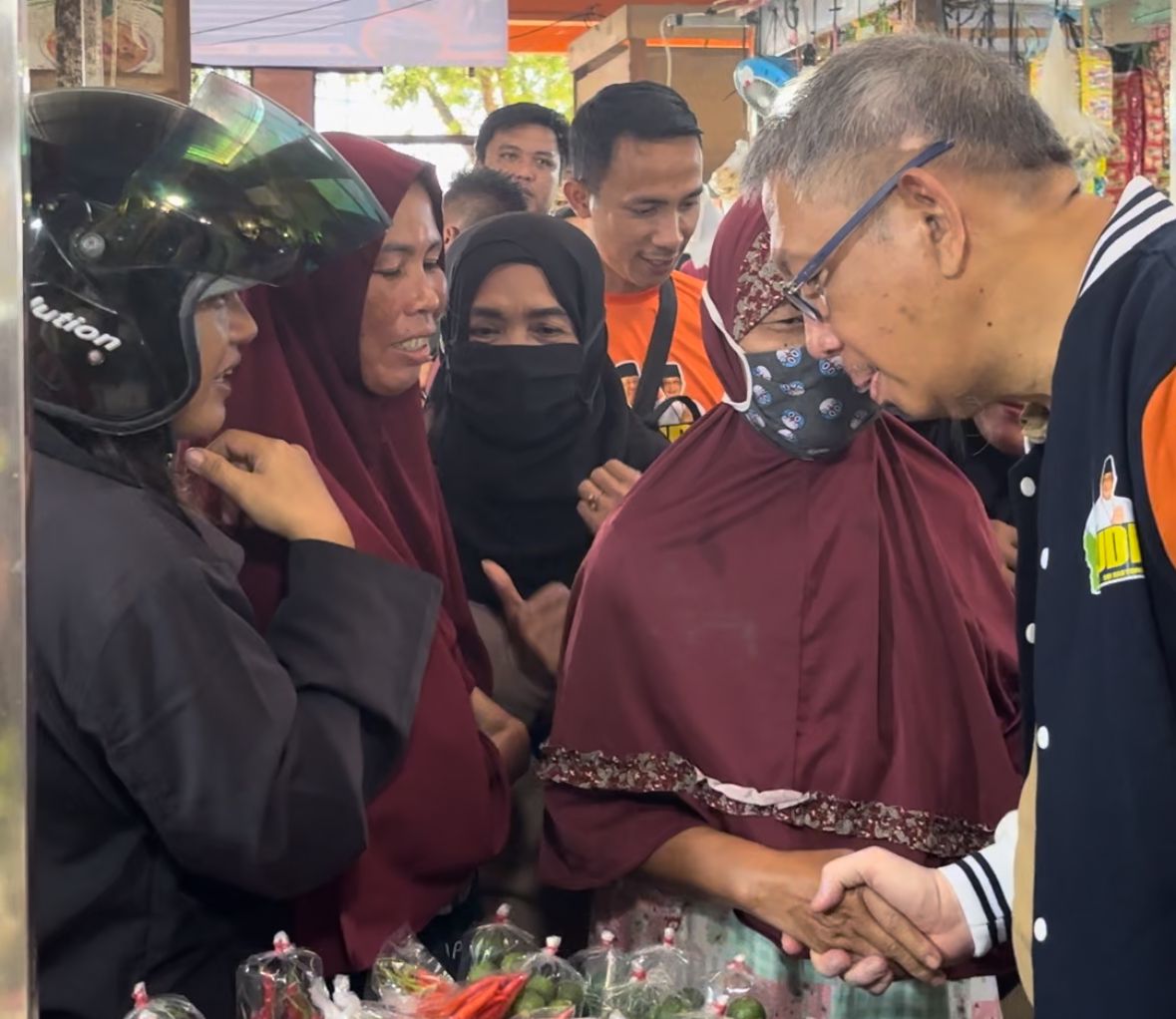 Blusukan di Pasar Teratai Pontianak, Midji Bikin Heboh Warga