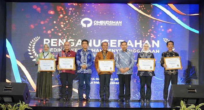 Kalbar Raih Penghargaan Zona Hijau Atas Kepatuhan Penyelenggaraan Pelayanan Publik dari Ombudsman RI
