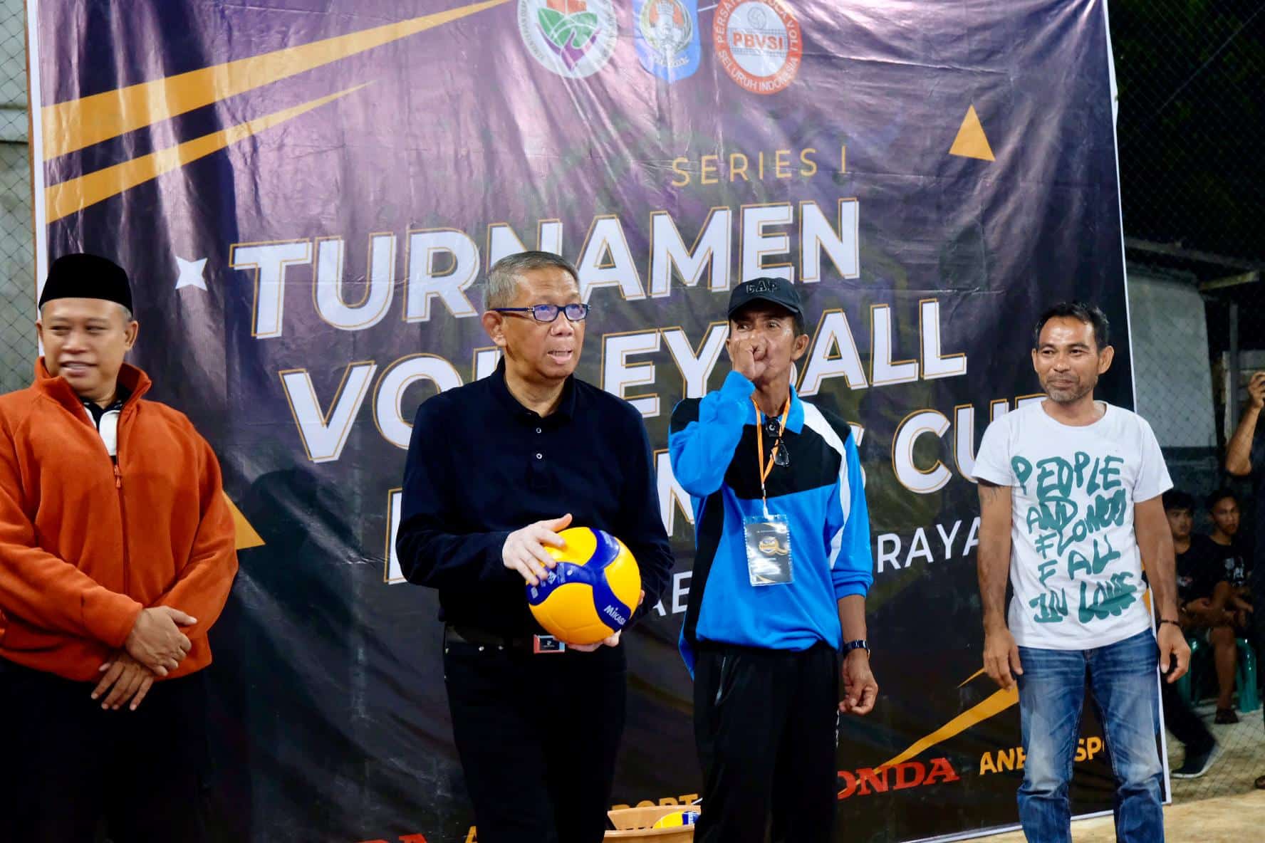 Buka Turnamen Volleyball Kalimas Cup, Midji Cerita Pernah Bergabung di Klub Voli Terkuat di Pontianak