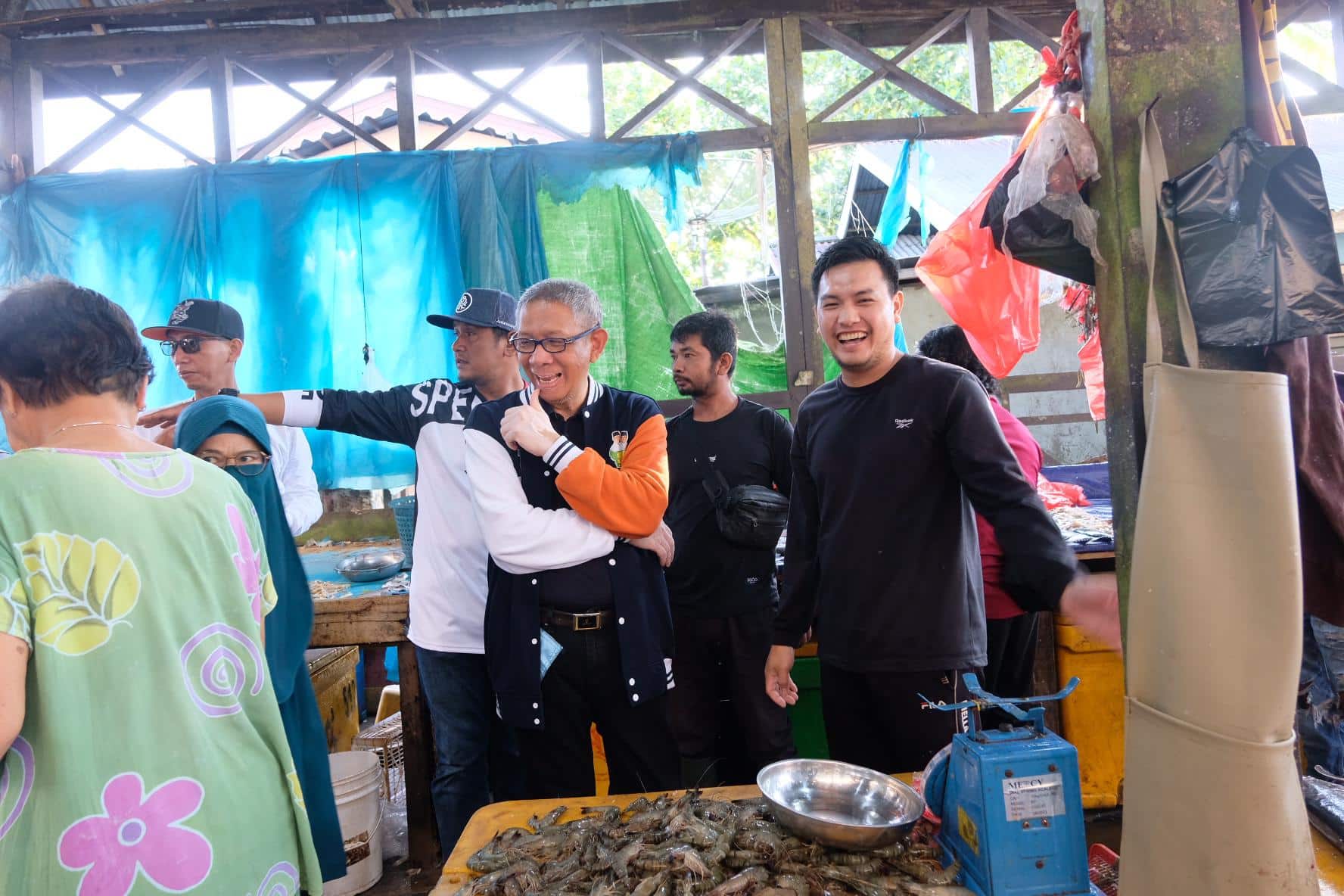 Blusukan di Pasar Pagi Sambas, Midji Tampung Aspirasi Warga