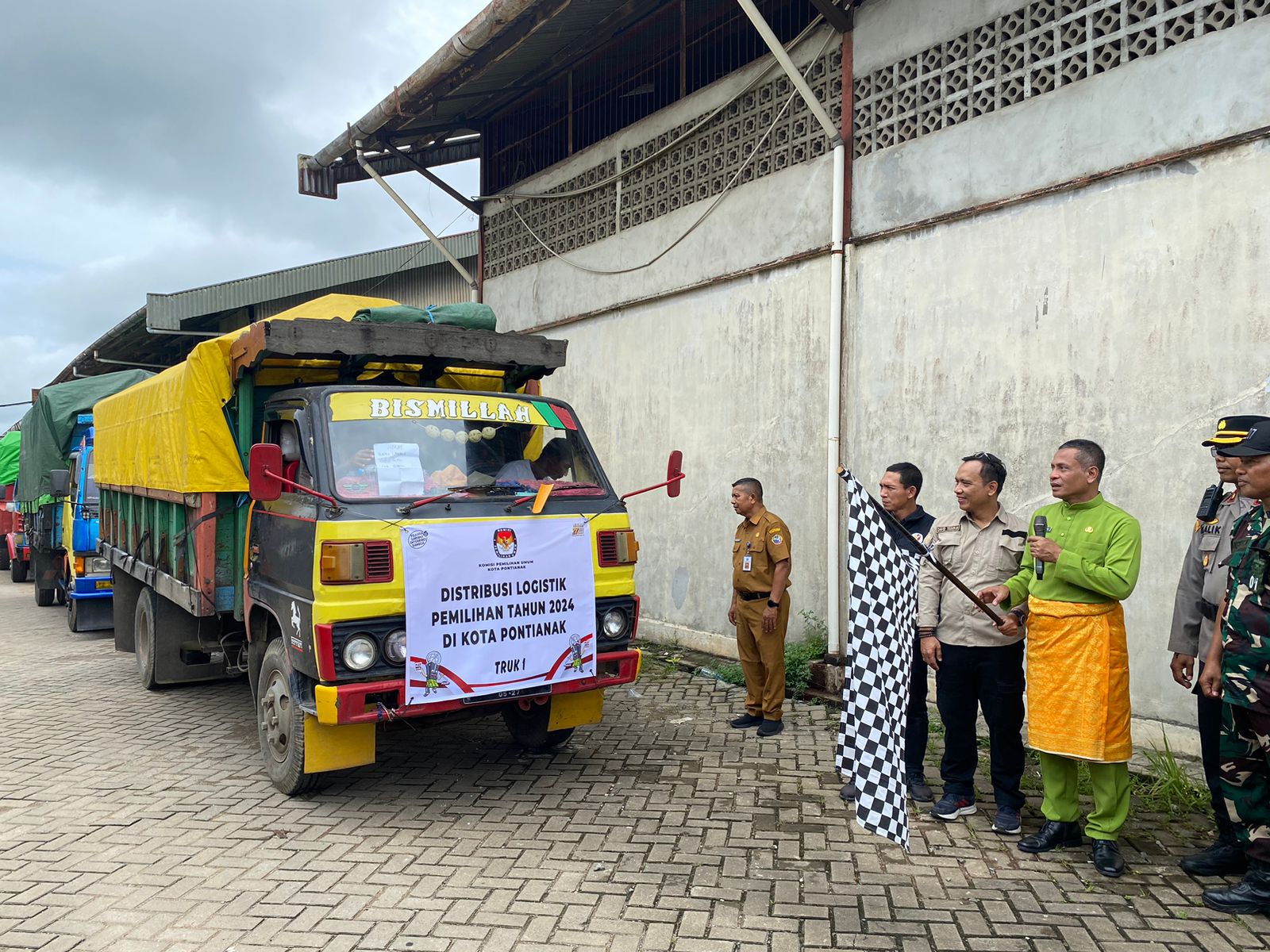 Masuki Musim Hujan, KPU Pontianak Pastikan Distribusi Logistik Berjalan Aman
