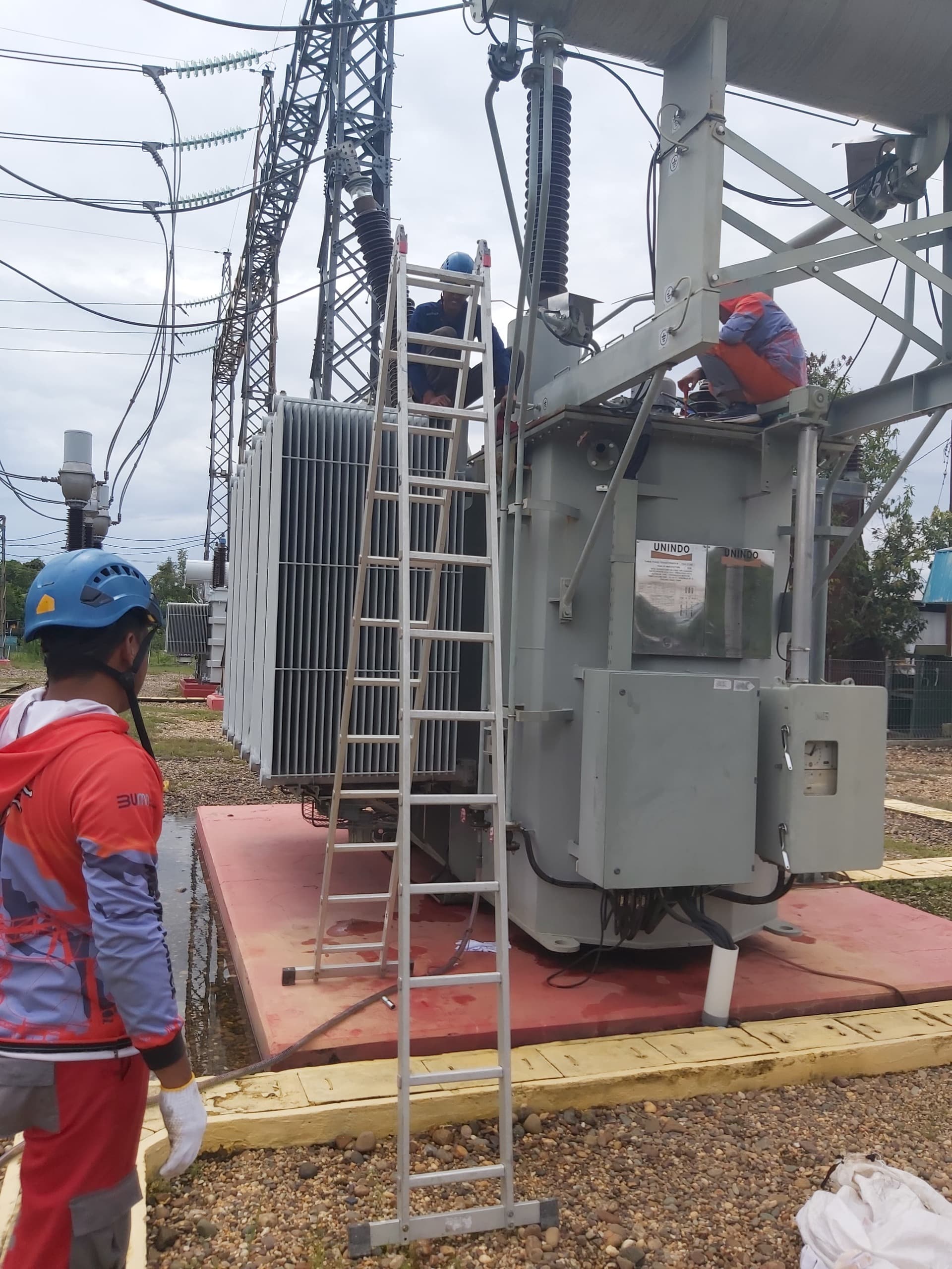 Sambut Pilkada Serentak 2024, PLN Ganti Minyak OLTC di Gardu Induk Selat