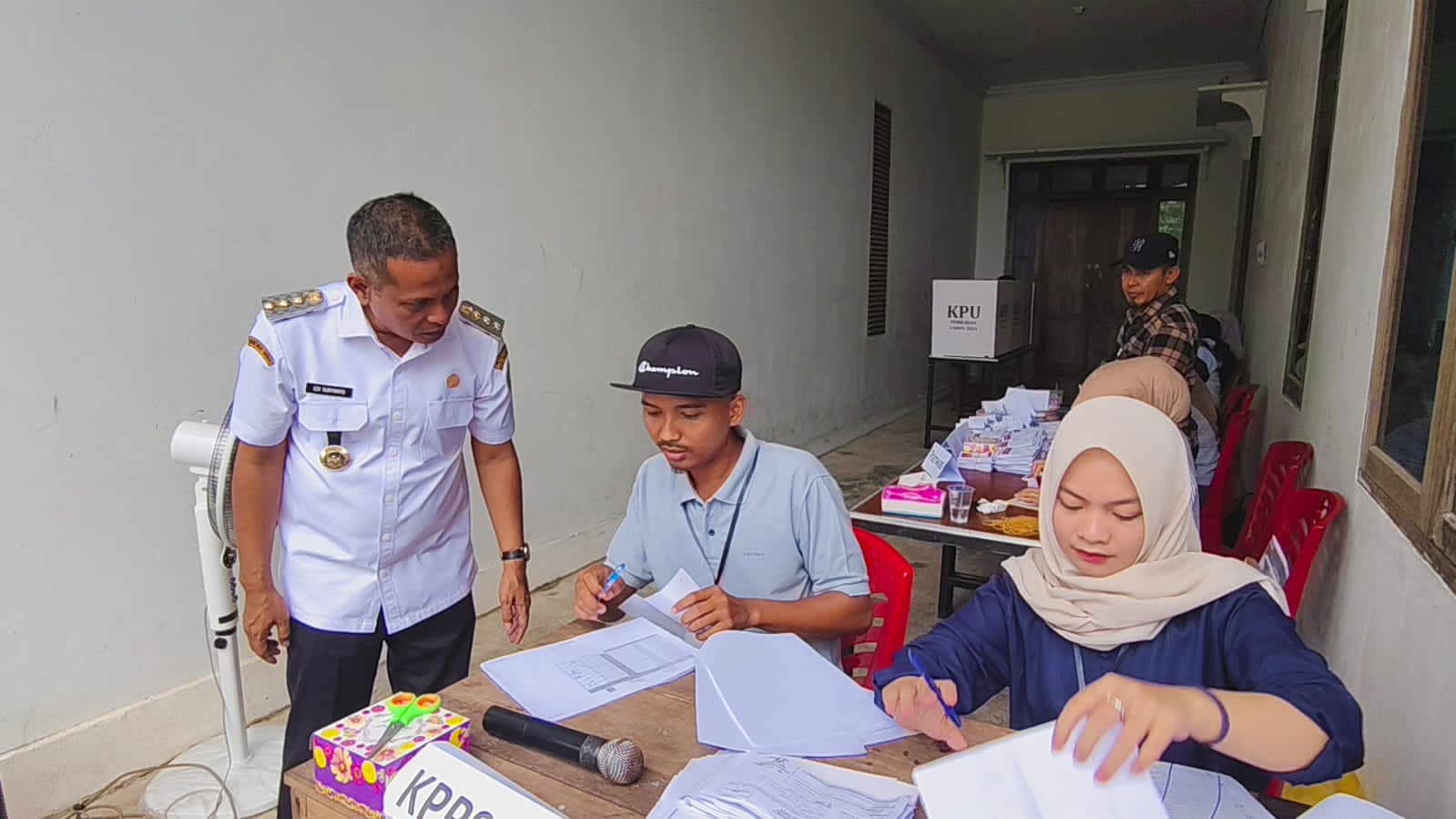 Pantau Sejumlah TPS, Pj Wako Pontianak Sebut Pilkada Berjalan Aman