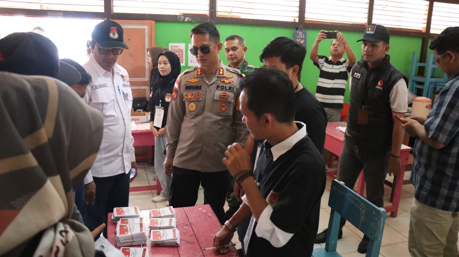 Forkopimda Kapuas Hulu Monitoring Pemungutan Suara Pilkada Serentak 2024