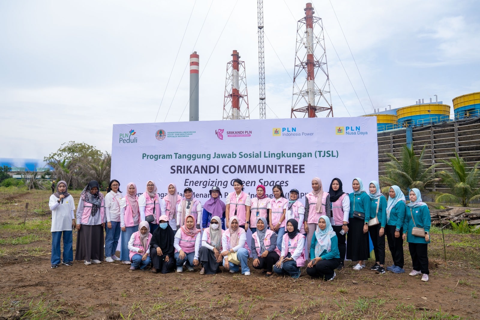 Srikandi PLN UIP3B Kalimantan Tanam 1.100 Pohon Untuk Dukung Energi Terbarukan dan Kelestarian Lingkungan