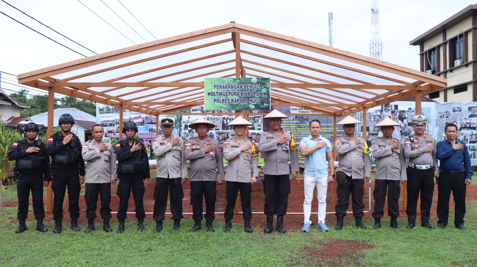 Dukung Ketahanan Pangan, Kapolres Kapuas Hulu Resmikan Pekarangan Bergizi Holtikultura Berbasis Hidroponik