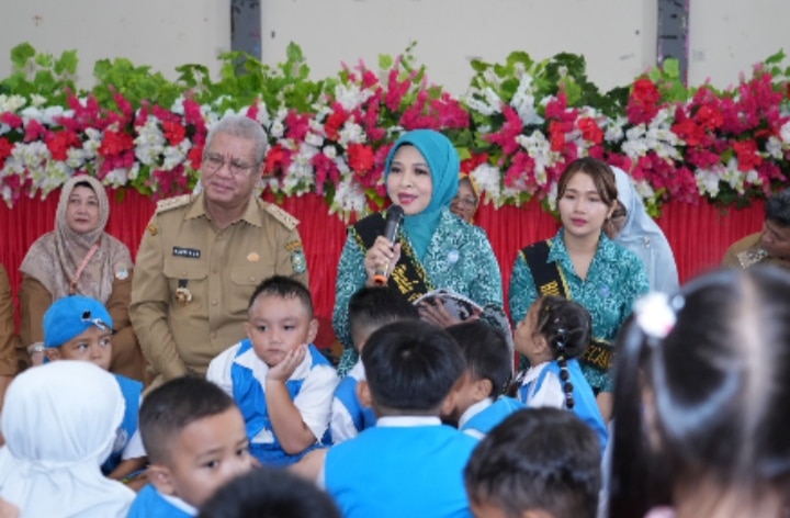 Windy Prihastari, Ajak Anak-anak Perbatasan Mengenal Pesona Danau Sentarum Lewat Dongeng Arwi, Ikan Arwana