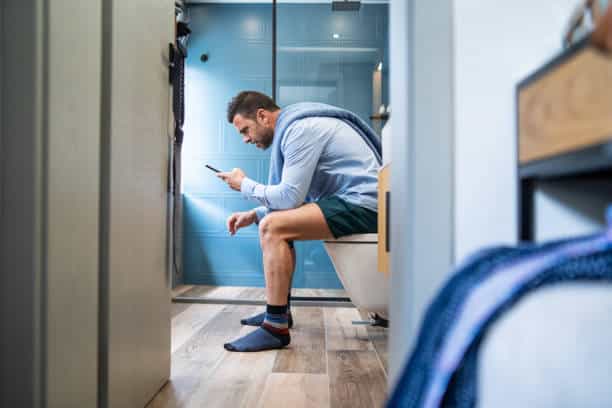 Bahaya Duduk Terlalu Lama di Toilet, Bisa Berdampak Buruk pada Kesehatan