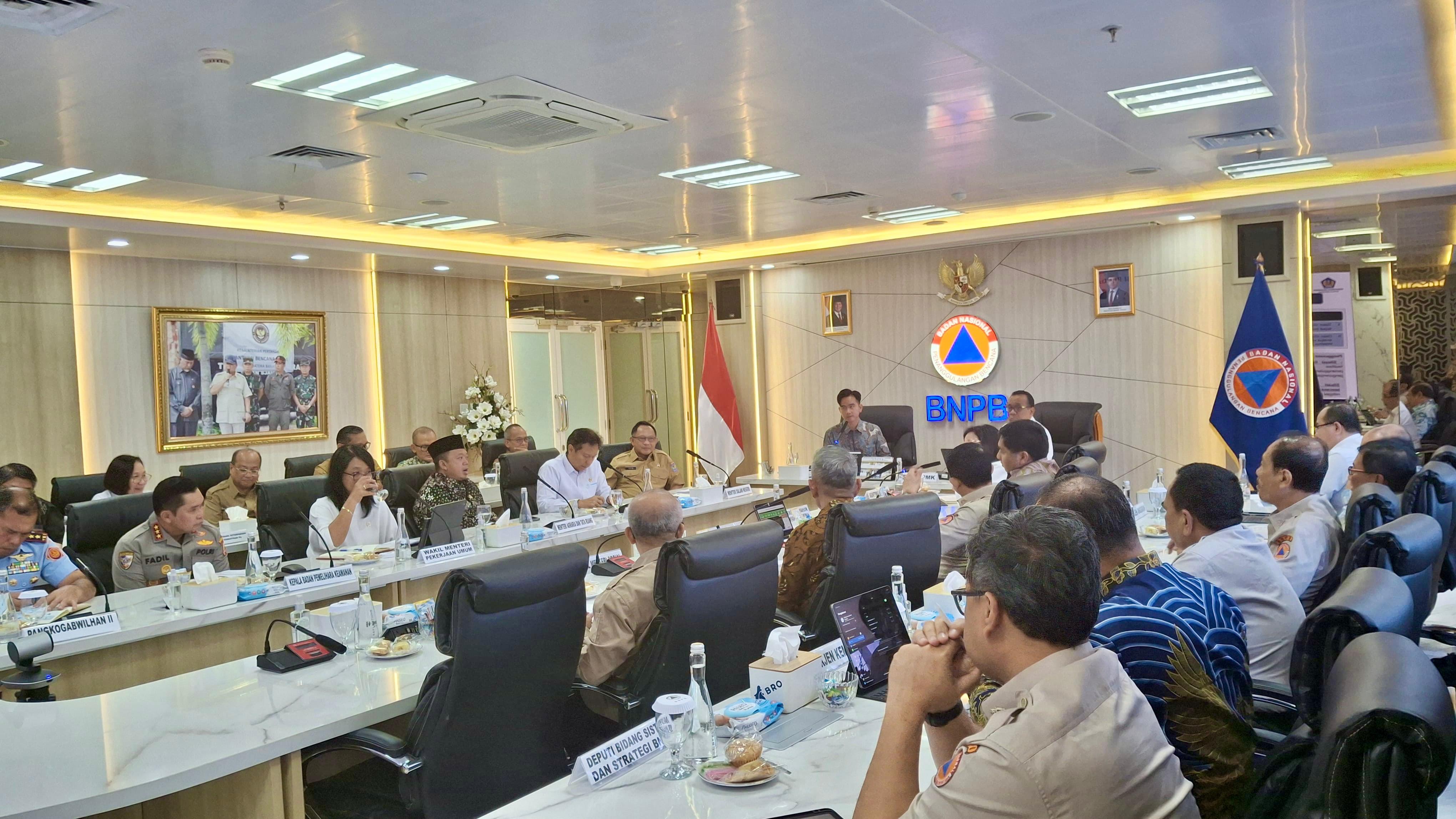 Menteri Nusron Siapkan 50 Hektare Tanah Untuk Relokasi Korban Erupsi Gunung Lewotobi Laki-Laki NTT