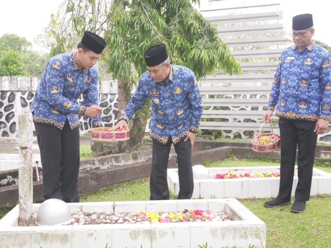 Pengurus Korpri Kubu Raya Ziarah ke TMP Dharma Patria