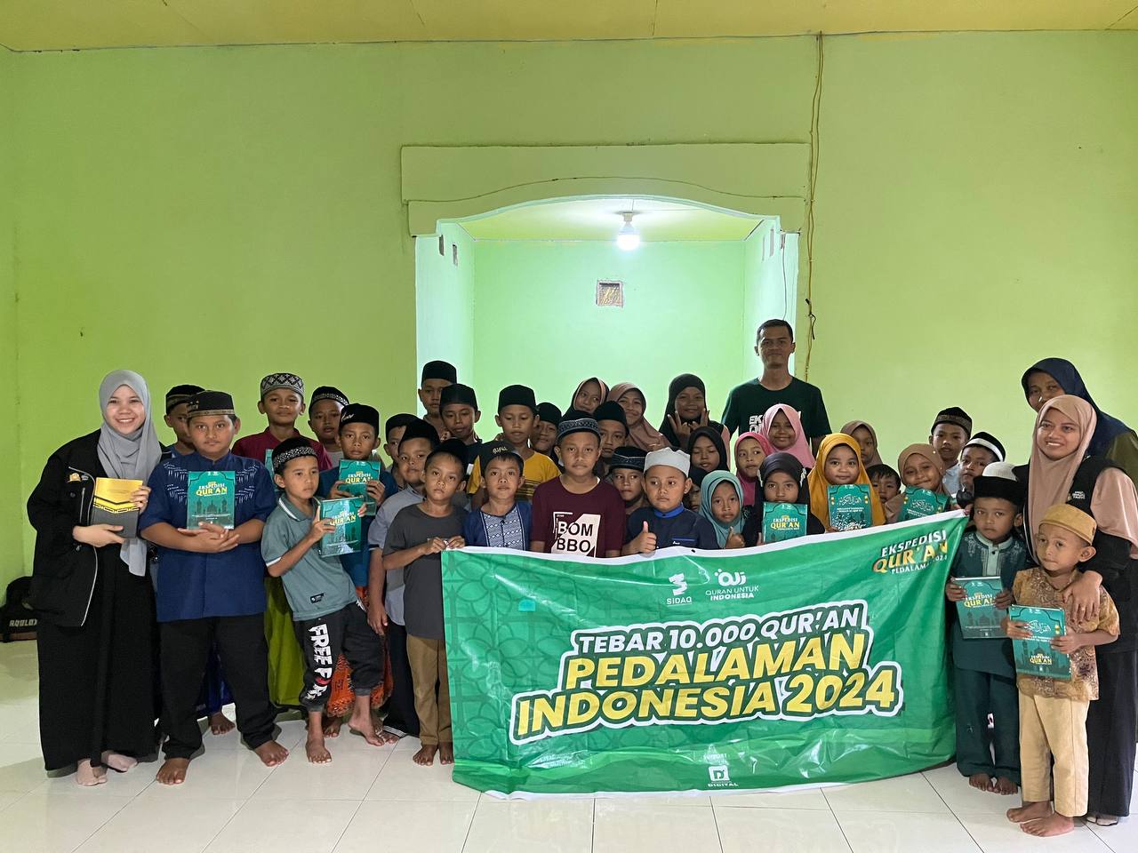 Sidaq Ekspedisi Tebar 10.000 Al-Qur’an ke Pedalaman
