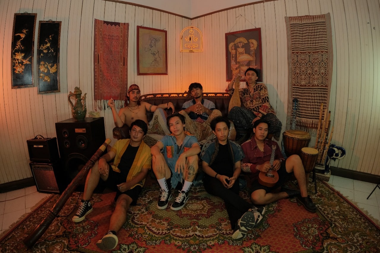 Merahjingga Akan Gelar Mini Showcase “Mendengar Sebelum Terdengar” Untuk Perkenalkan Album Perdana