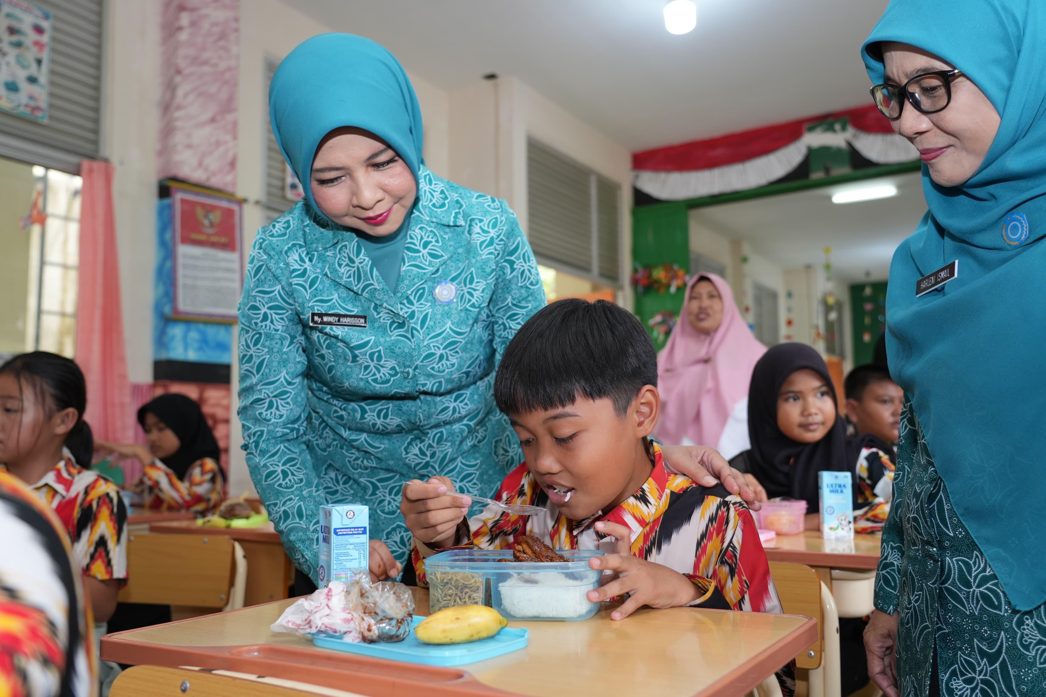 Gerak Cepat TP PKK Kalbar Sentuh Gizi 1000 Pelajar