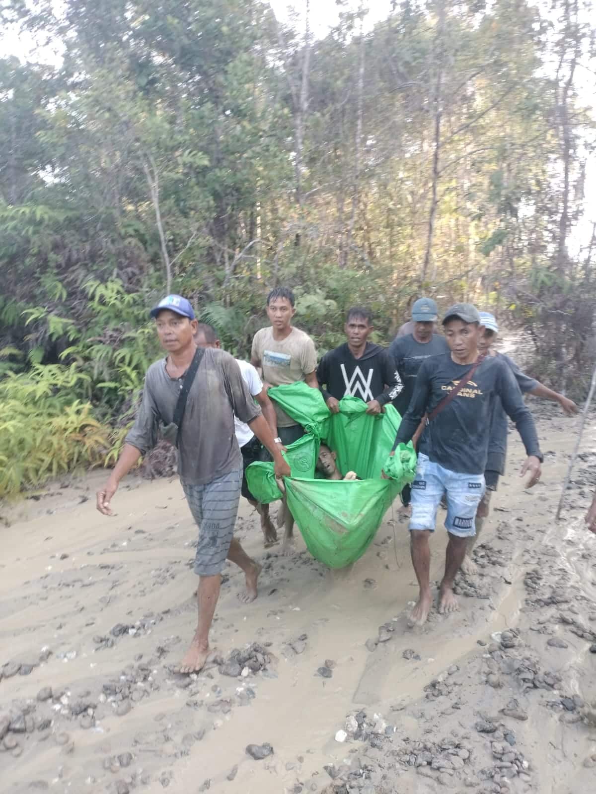 Tiga Pekerja PETI di Batang Semangit Kapuas Hulu Tewas Tertimbun Tanah, Tiga Lainnya Luka-luka