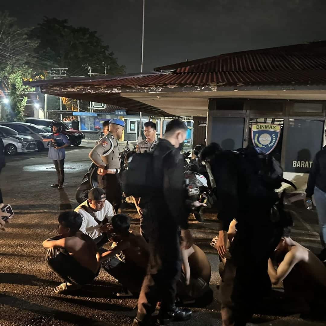 Polisi Gagalkan Perang Antar Geng di Pontianak, Amankan 24 Pemuda, Barbuk Celurit Hingga Panah
